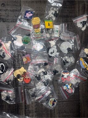 DISNEY Trading Pins 35 PINS!!!